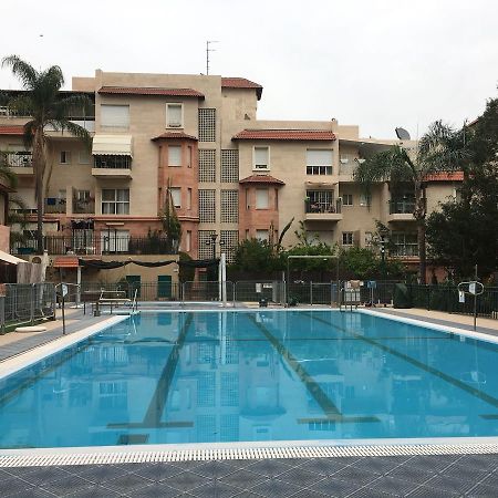 Pool & Garden Aparthotel Rechovot Kültér fotó